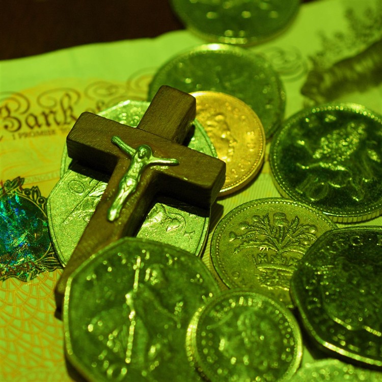 Crucifix-Money